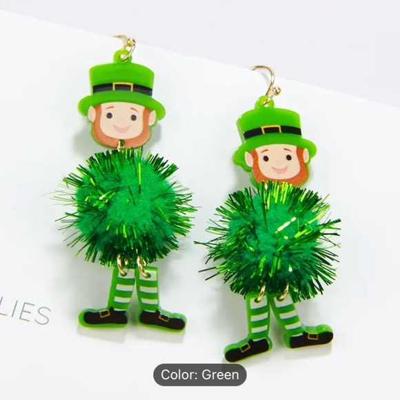 - NWT Pom Pom ST PATRICKS DAY LEPRECHAUN ☘️ GREEN PUFF EARRINGS - Picture 5 of 5
